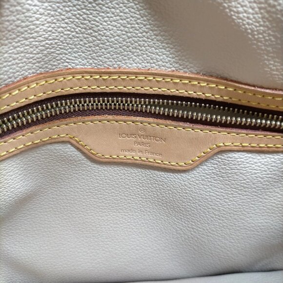 Authentic Louis Vuitton Bucket PM Monogram Tote Bag w/ Pouch - Picture 15 of 16